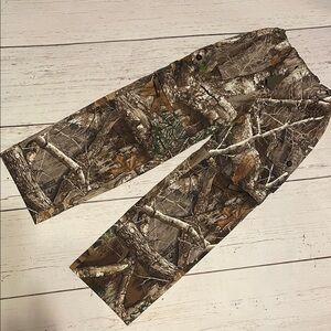Magellan Realtree Cargo Pants that zip off to shorts